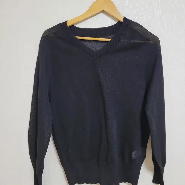 [BUNJANG] Black V-Neck Long-Sleeve Knit / 35.290블랙 브이넥 긴팔 니트