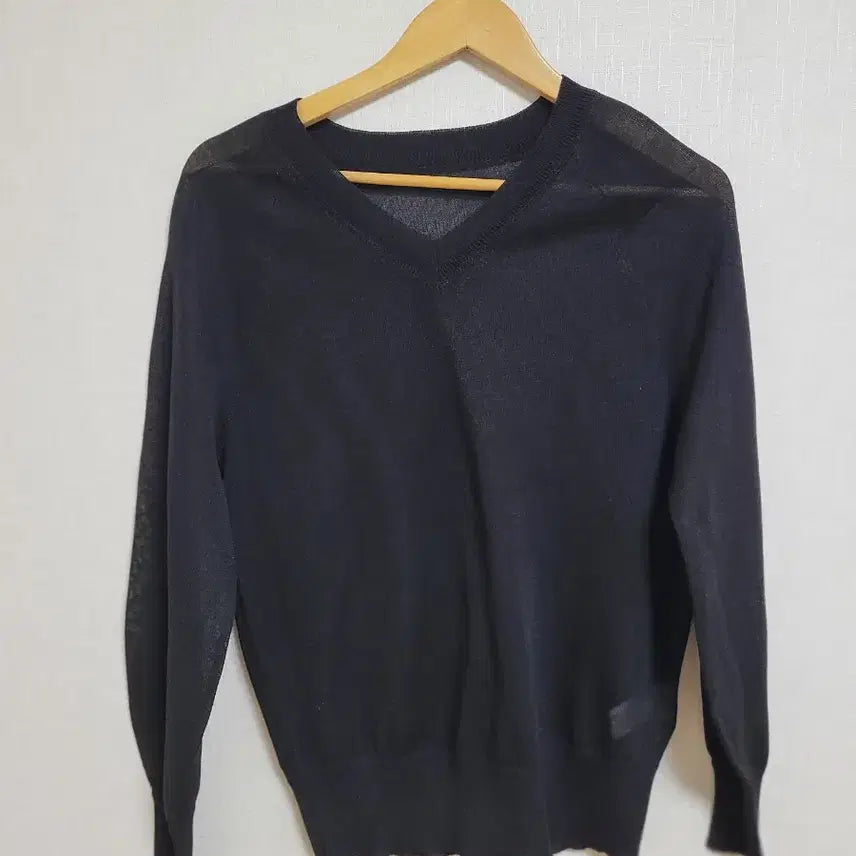 [BUNJANG] Black V-Neck Long-Sleeve Knit / 35.290블랙 브이넥 긴팔 니트