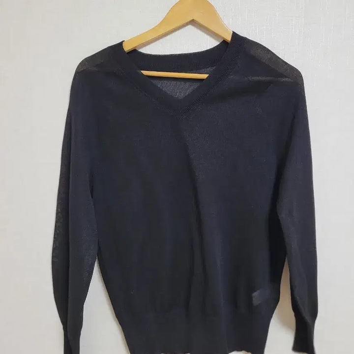 [BUNJANG] Black V-Neck Long-Sleeve Knit / 35.290블랙 브이넥 긴팔 니트