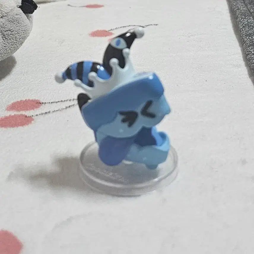 [BUNJANG] Shadow Milk Cake Dog Figure / 쉐도우 밀크 케이크들개 피규어