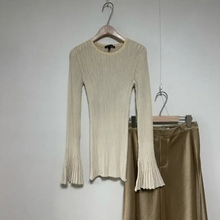 [BUNJANG] Derek Lam Ribbed Flare Sleeve Knit / 데렉램 나팔소매 골지니트