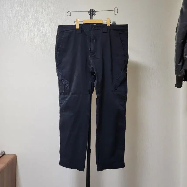 [BUNJANG] CP Company Black Cargo Pants Size 52 / CP컴퍼니 블랙 카고 팬츠 52사이즈