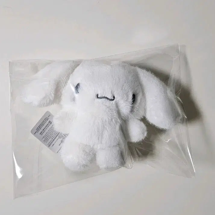 [BUNJANG] Sanrio Cinnamoroll Monotone Plush Keychain / 산리오 시나모롤 모노톤  봉제인형 키링 새상품