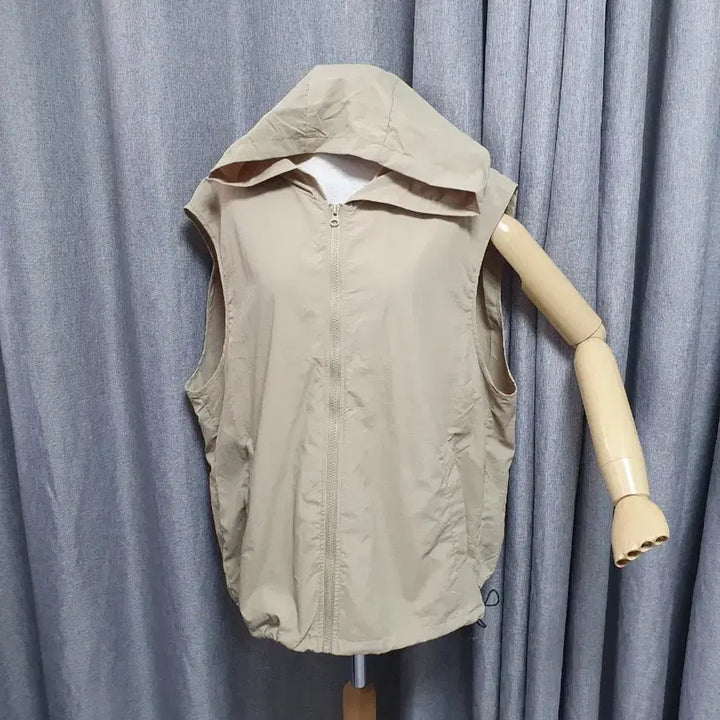 [BUNJANG] Beige Hooded Woven Vest Zip-Up / 베이지 후드 우븐베스트집업