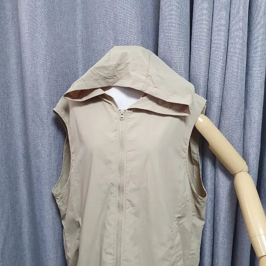 [BUNJANG] Beige Hooded Woven Vest Zip-Up / 베이지 후드 우븐베스트집업