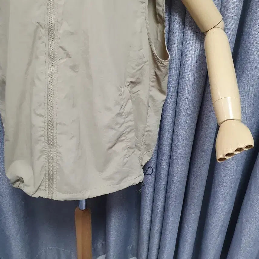 [BUNJANG] Beige Hooded Woven Vest Zip-Up / 베이지 후드 우븐베스트집업