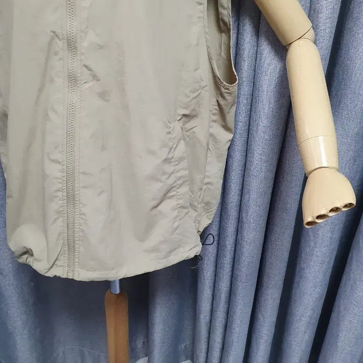 [BUNJANG] Beige Hooded Woven Vest Zip-Up / 베이지 후드 우븐베스트집업