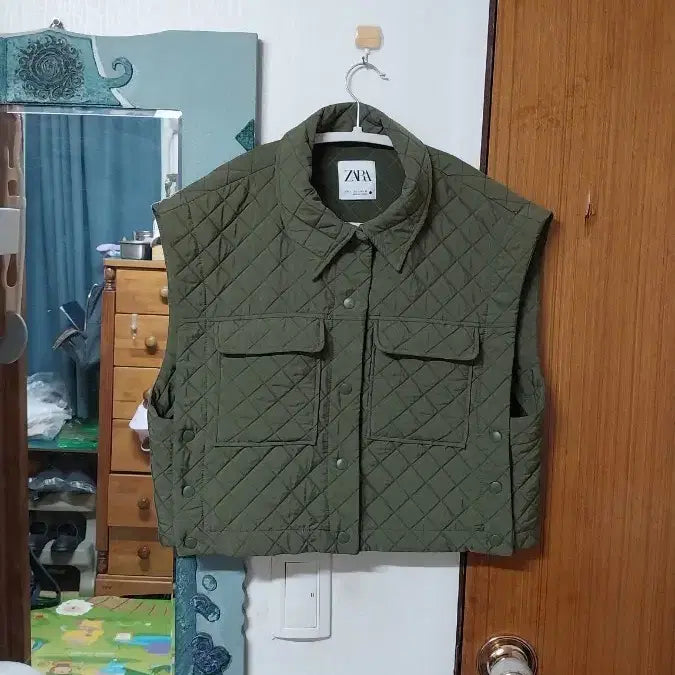 [SOLD OUT] 자라 ZARA 카키 퀼팅 조끼.66