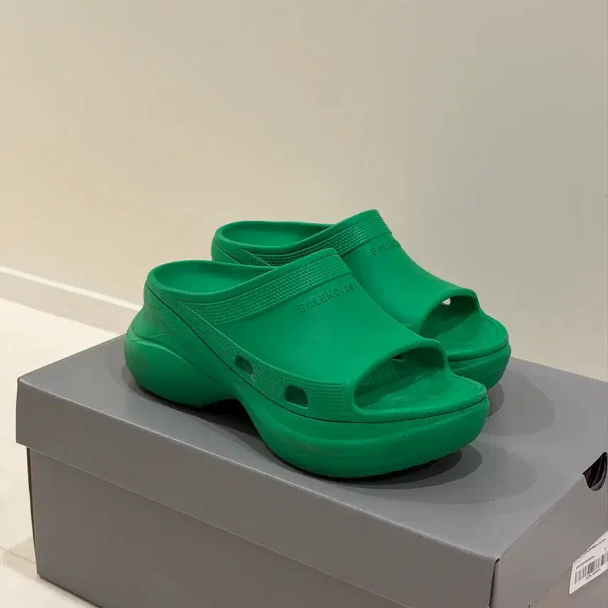 [BUNJANG] Balenciaga x Crocs Green Collaboration Slides / 발렌시아가 크록스 그린 슬리퍼