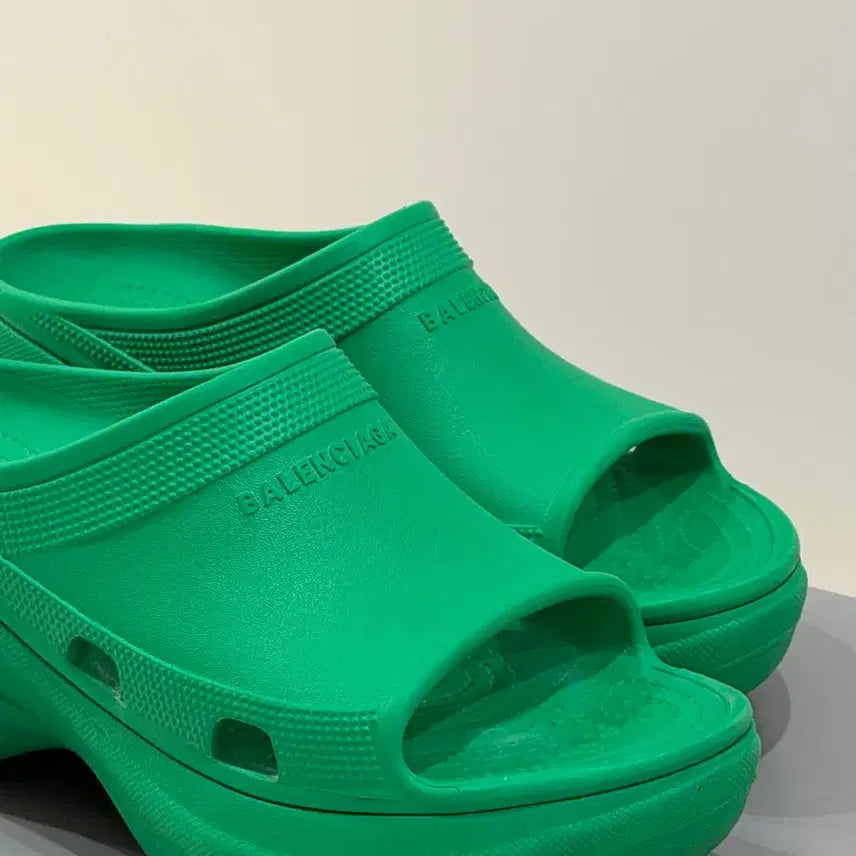 [BUNJANG] Balenciaga x Crocs Green Collaboration Slides / 발렌시아가 크록스 그린 슬리퍼