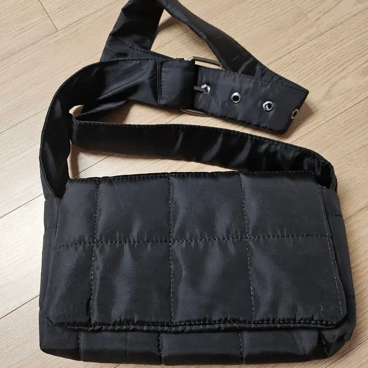[BUNJANG] Edge Quilting Bag / [새상품] 엣지퀄팅백 판매합니다.