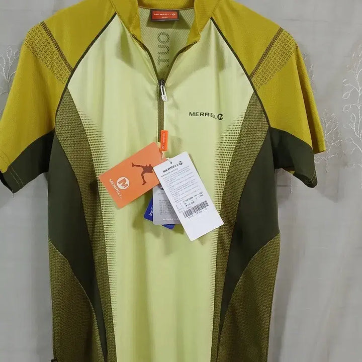 [BUNJANG] Merrell Short-Sleeve Zip-Up T-Shirt Green/Yellow / 메렐 반팔 집업 티셔츠 그린/옐로우 새상품