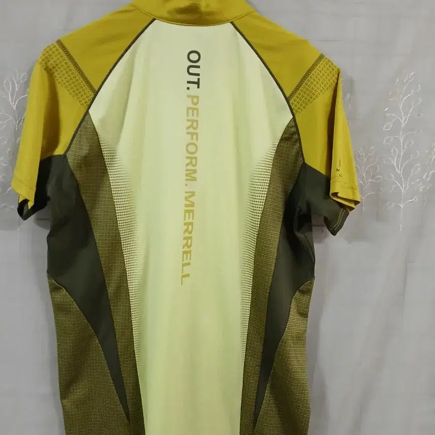 [BUNJANG] Merrell Short-Sleeve Zip-Up T-Shirt Green/Yellow / 메렐 반팔 집업 티셔츠 그린/옐로우 새상품