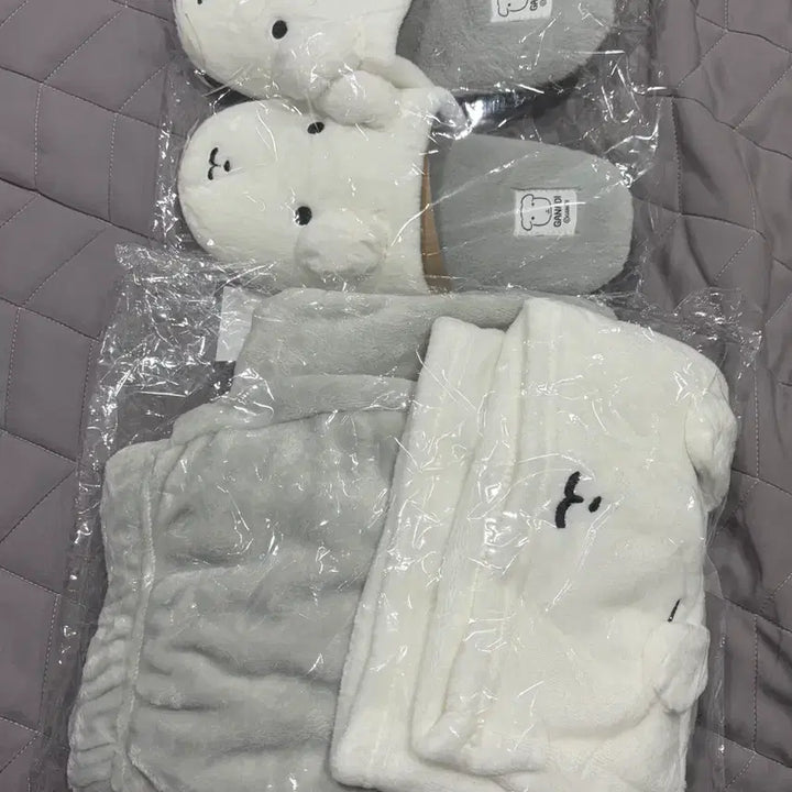 [BUNJANG] GANADI Wool Slippers &amp; Pajama Pants Bundle / 듀 가나디 털 실내화 룸슈즈