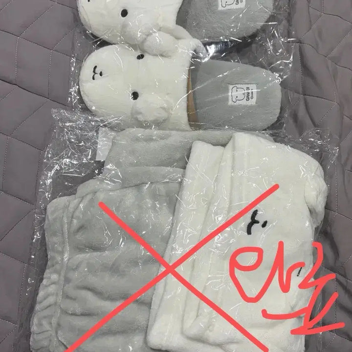[BUNJANG] GANADI Wool Slippers &amp; Pajama Pants Bundle / 듀 가나디 털 실내화 룸슈즈