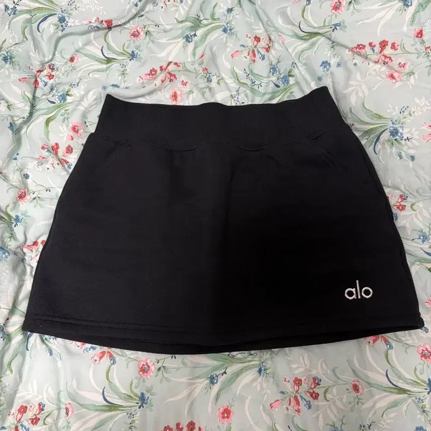 [SOLD OUT] 알로 아콜레이드 스커트