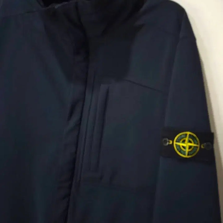 [BUNJANG] Stone Island Softshell Jacket Size 100 (L) / 정품 스톤아일랜드 소프트쉘 100/L