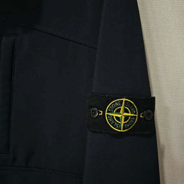 [BUNJANG] Stone Island Softshell Jacket Size 100 (L) / 정품 스톤아일랜드 소프트쉘 100/L