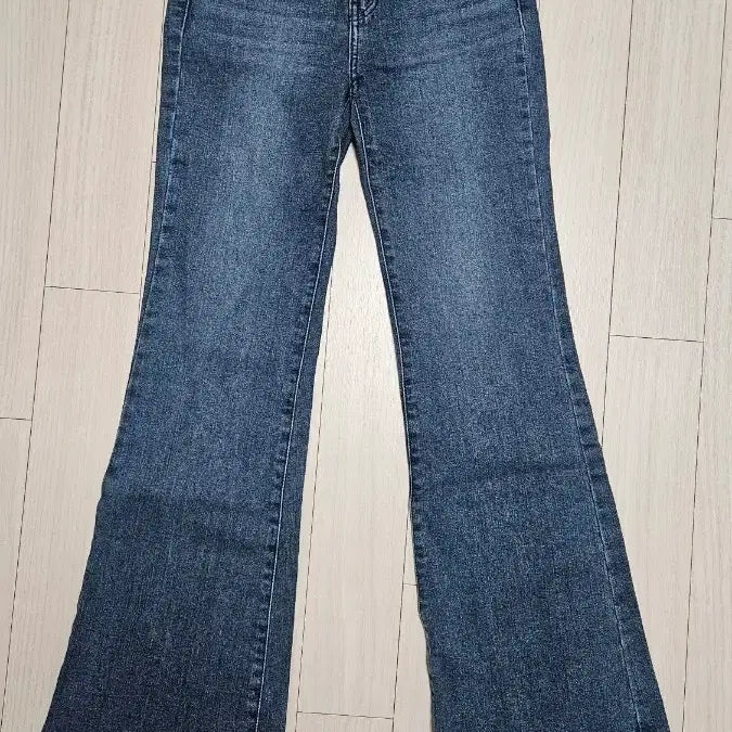 [BUNJANG] Guess Bootcut Jeans Size 25 / 게스  청바지 25