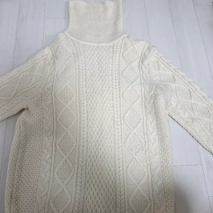 [BUNJANG] Cable Knit Turtleneck Sweater / 아이보리 케이블 니트 폴라넥 스웨터(폴햄/마인드브릿지)