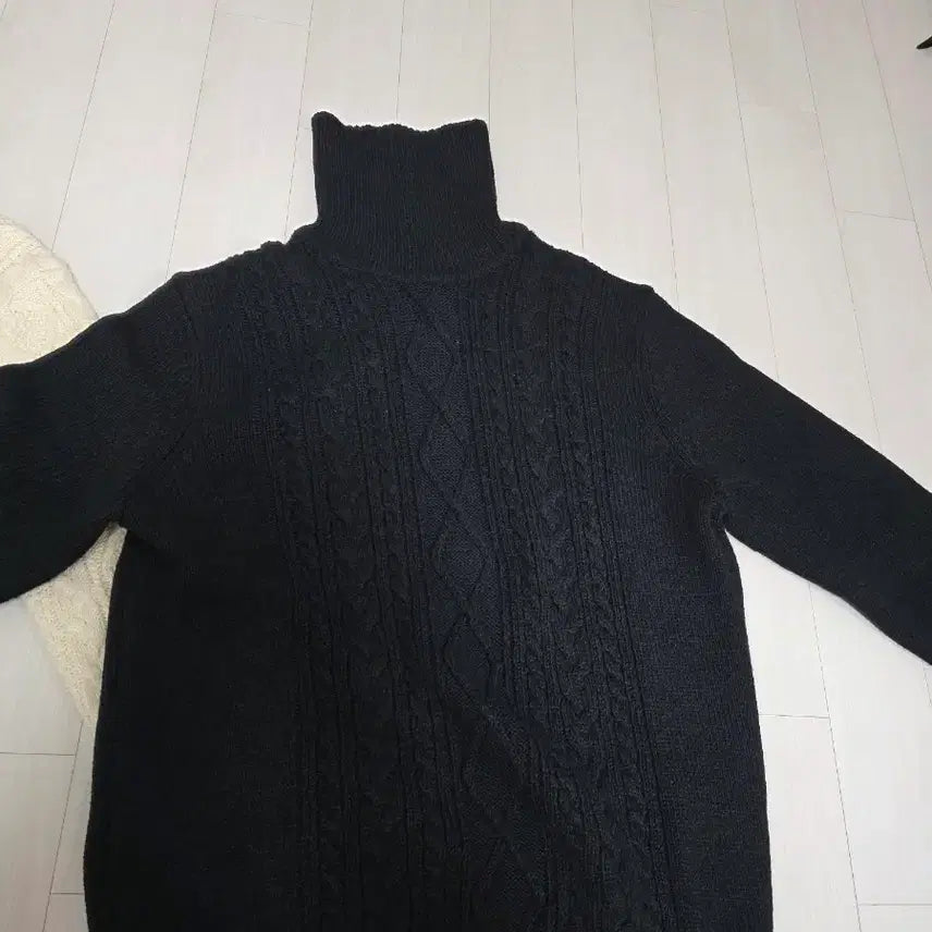 [BUNJANG] Cable Knit Turtleneck Sweater / 아이보리 케이블 니트 폴라넥 스웨터(폴햄/마인드브릿지)