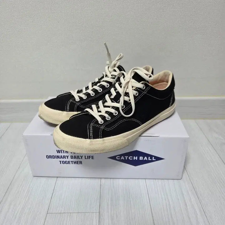 [BUNJANG] Catchball Black Sneakers / 캐치볼 블랙 스니커즈