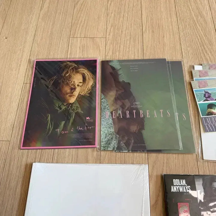 [BUNJANG] Xavier Dolan Film Merchandise Bundle (Badges, Stickers, Postcards, Posters, Photobook) / 자비에돌란 뱃지 마미 로렌스애니웨이 스티커 엽서세트 마티마스와막심 포스터