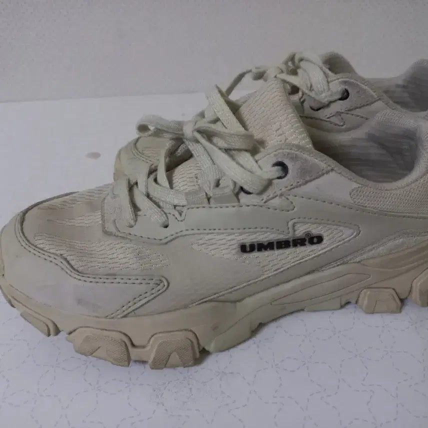 [BUNJANG] UMBRO Athletic Shoes / 235