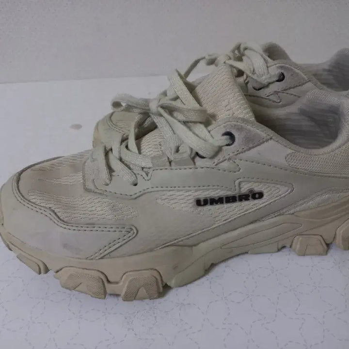[BUNJANG] UMBRO Athletic Shoes / 235