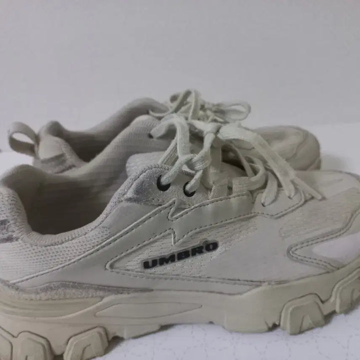[BUNJANG] UMBRO Athletic Shoes / 235