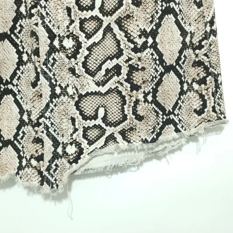[BUNJANG] Zara Python Print Skirt M / 자라 파이톤 뱀피 무늬 스커트 M