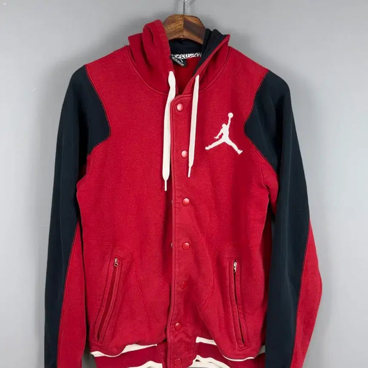 [BUNJANG] Nike Jordan Varsity Hooded Jacket / 나이키 조던 바시티 후드 자켓 E63