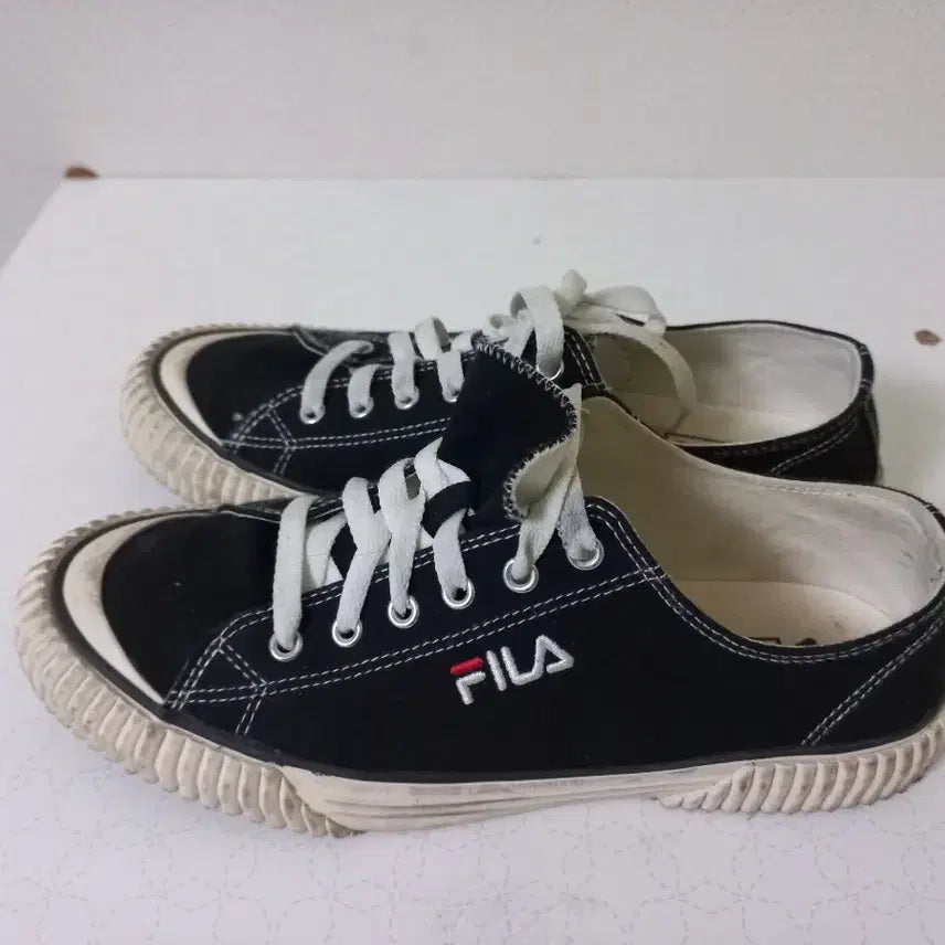 [BUNJANG] Fila Flat Shoes / 240