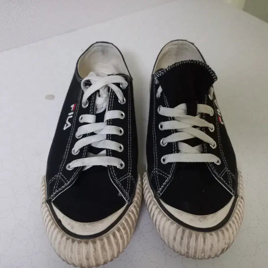 [BUNJANG] Fila Flat Shoes / 240