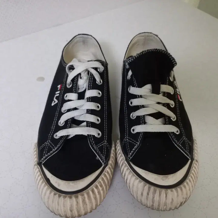 [BUNJANG] Fila Flat Shoes / 240