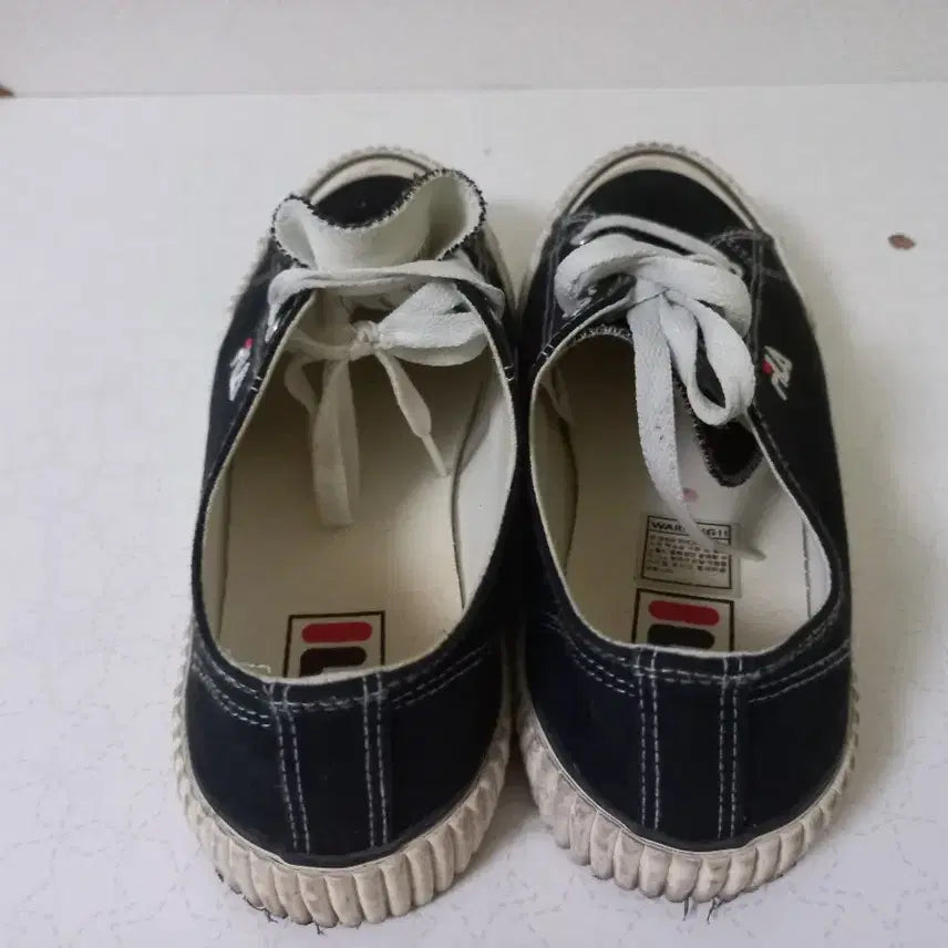 [BUNJANG] Fila Flat Shoes / 240