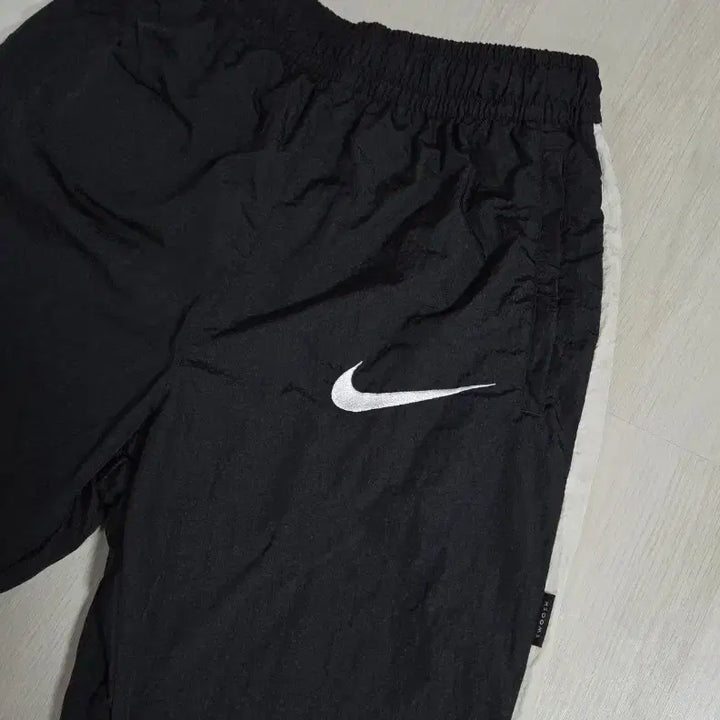 [BUNJANG] Nike Big Swoosh Woven Pants Triple Logo / (착샷) 나이키 빅스우시 우븐 팬츠 트리플 로고