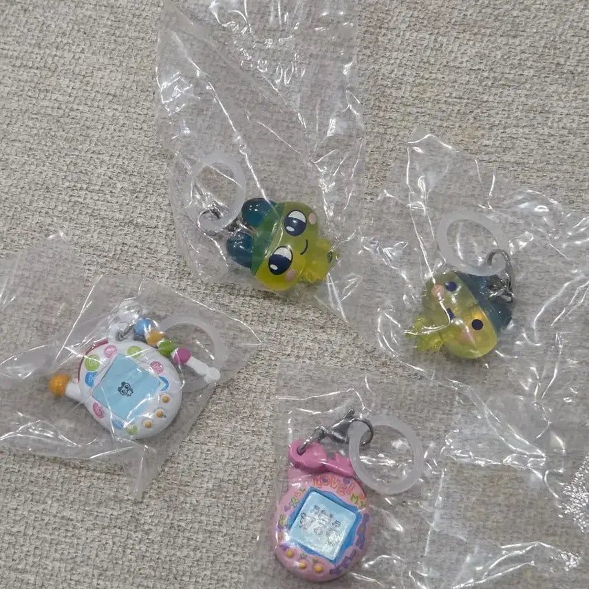 [BUNJANG] Tamagotchi Gacha Mametchi Keychain / 다아고치 가챠 마메치 키링