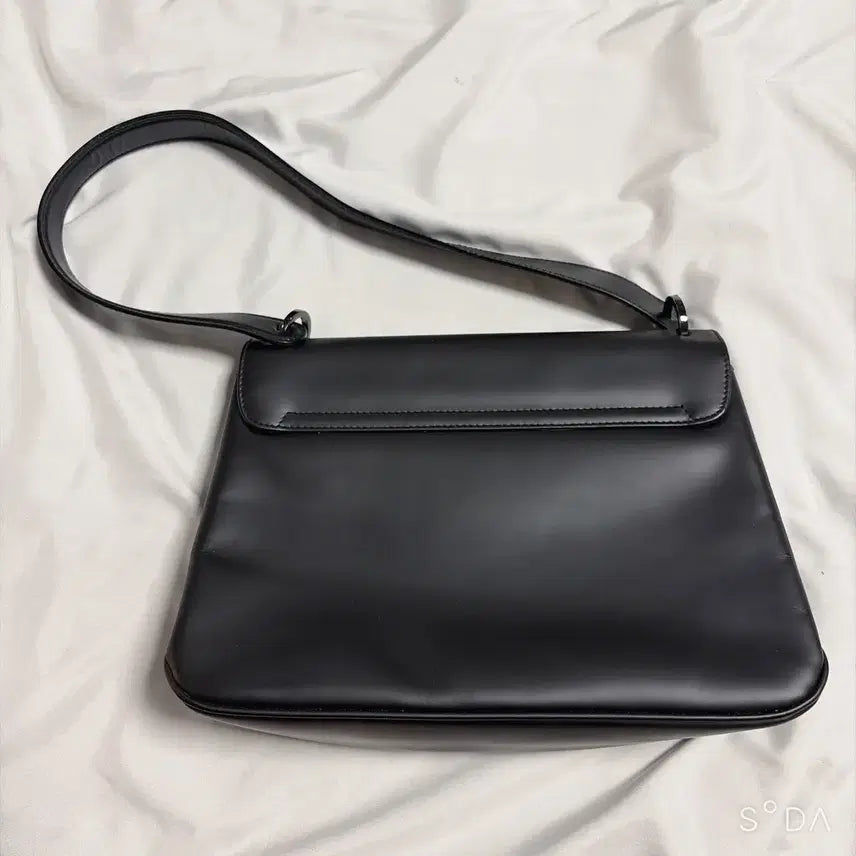 [BUNJANG] Salvatore Ferragamo Black Leather Shoulder Bag / 페라가모 블랙 레더 숄더백
