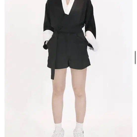 [BUNJANG] Cheonghyeon Original Straight Feather Jumpsuit Black / 청현오리지널 직령깃 점프수트 블랙