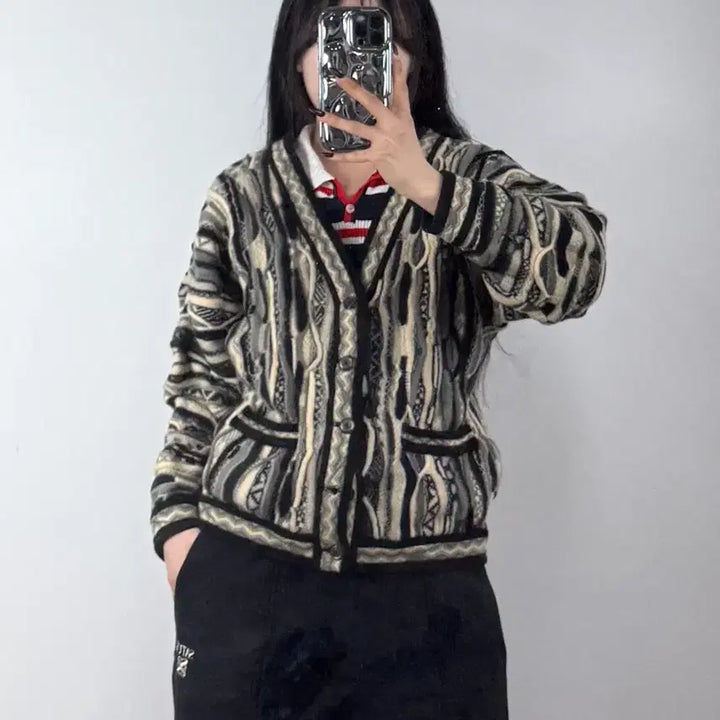 [BUNJANG] Cooji 3D Knit V-Neck Cardigan (Size L) / 쿠지 3D 니트 브이넥 가디건 E66