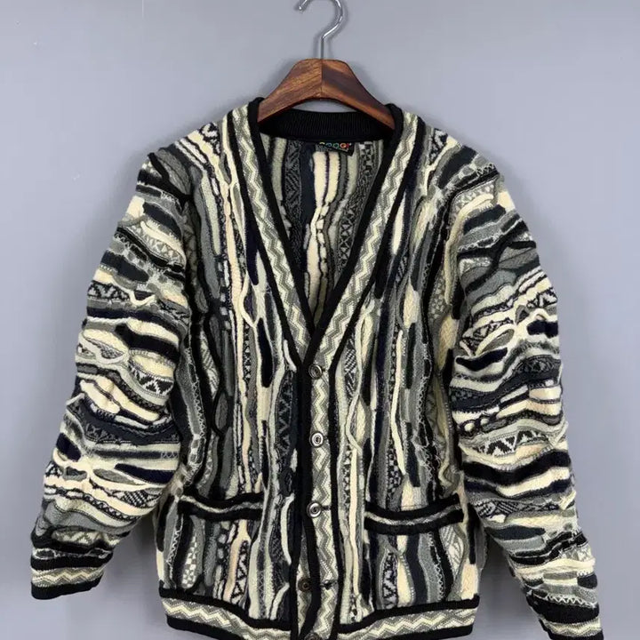 [BUNJANG] Cooji 3D Knit V-Neck Cardigan (Size L) / 쿠지 3D 니트 브이넥 가디건 E66