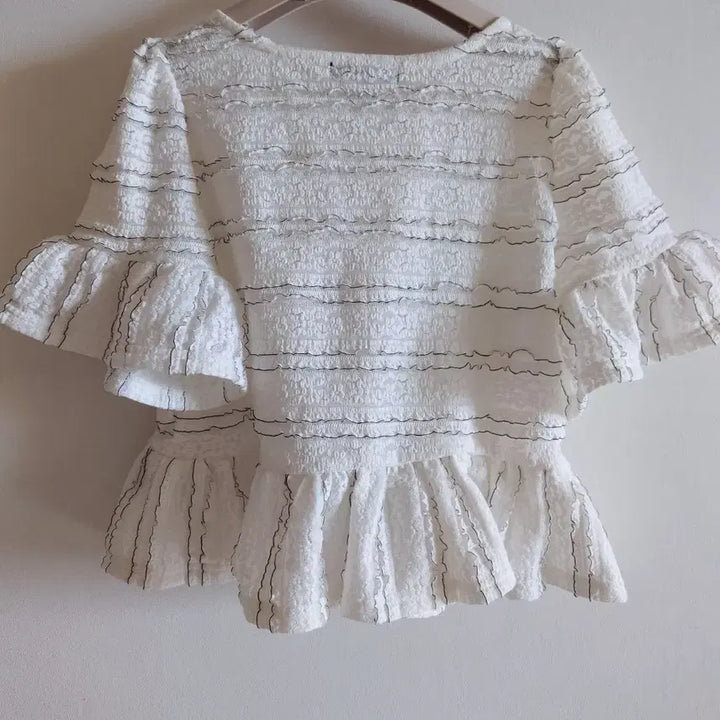 [BUNJANG] White Shirring Frill Short Sleeve Blouse / 화이트 셔링 블라우스 프릴 반팔