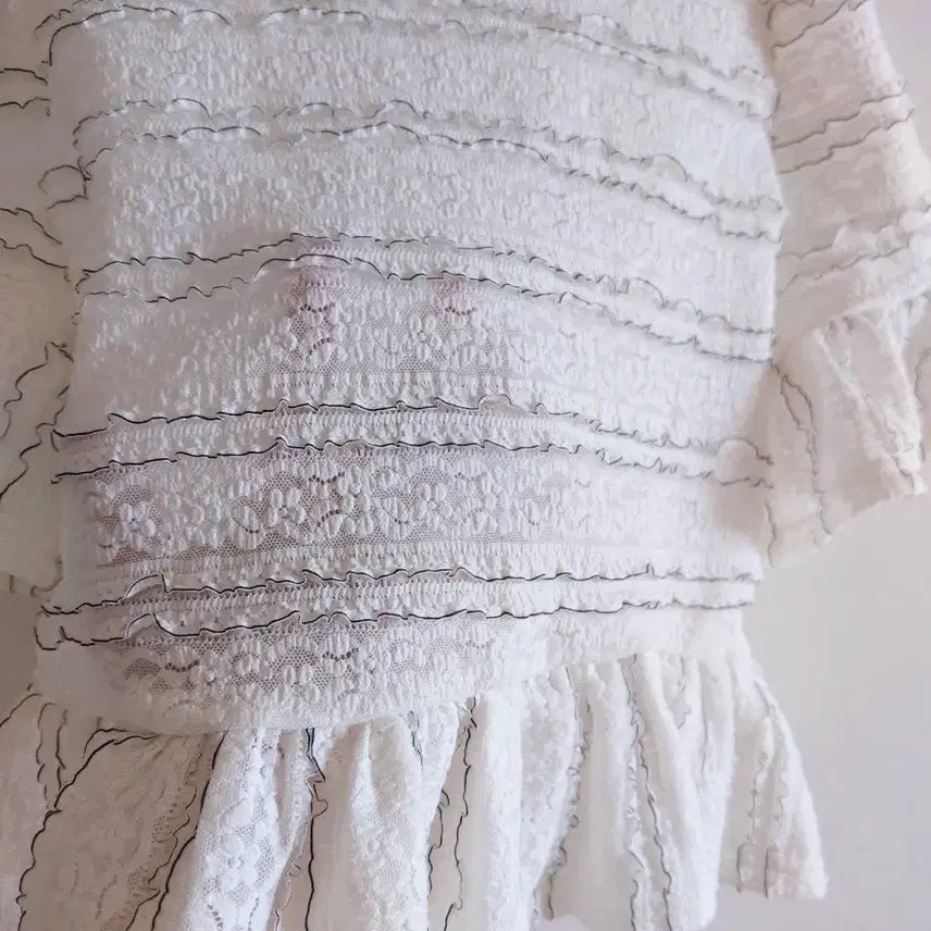 [BUNJANG] White Shirring Frill Short Sleeve Blouse / 화이트 셔링 블라우스 프릴 반팔