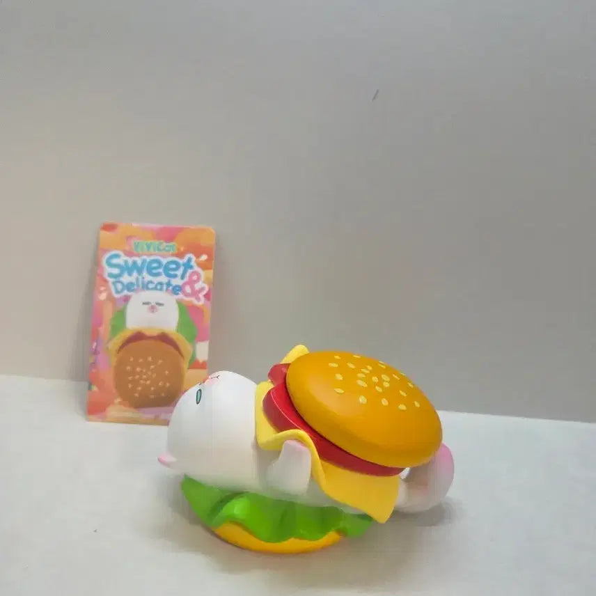 [BUNJANG] Pop Mart Bibi Cat Hamburger Figure / 팝마트 비비캣 햄버거 피규어