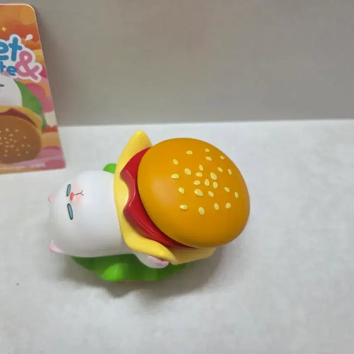 [BUNJANG] Pop Mart Bibi Cat Hamburger Figure / 팝마트 비비캣 햄버거 피규어