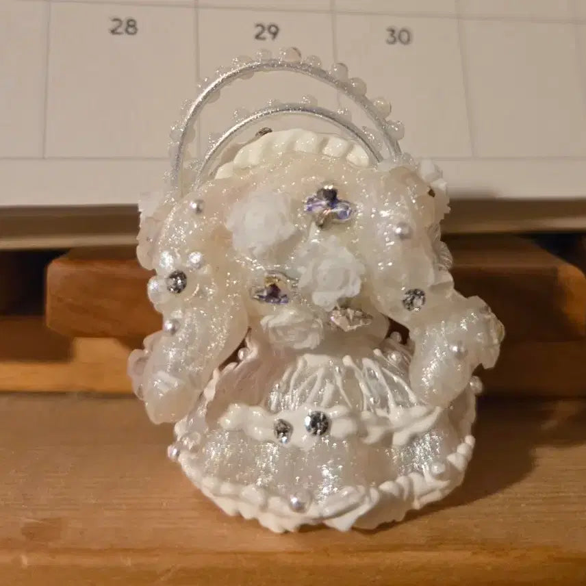[BUNJANG] Handmade Skull Figurine with Pearl and Cubic Accents / 수제스컬피규어