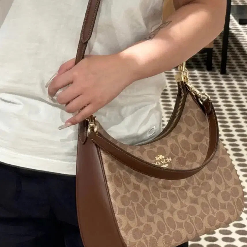[BUNJANG] Coach Signature Shoulder Bag Brown / 코치 숄더백 시그니처 브라운