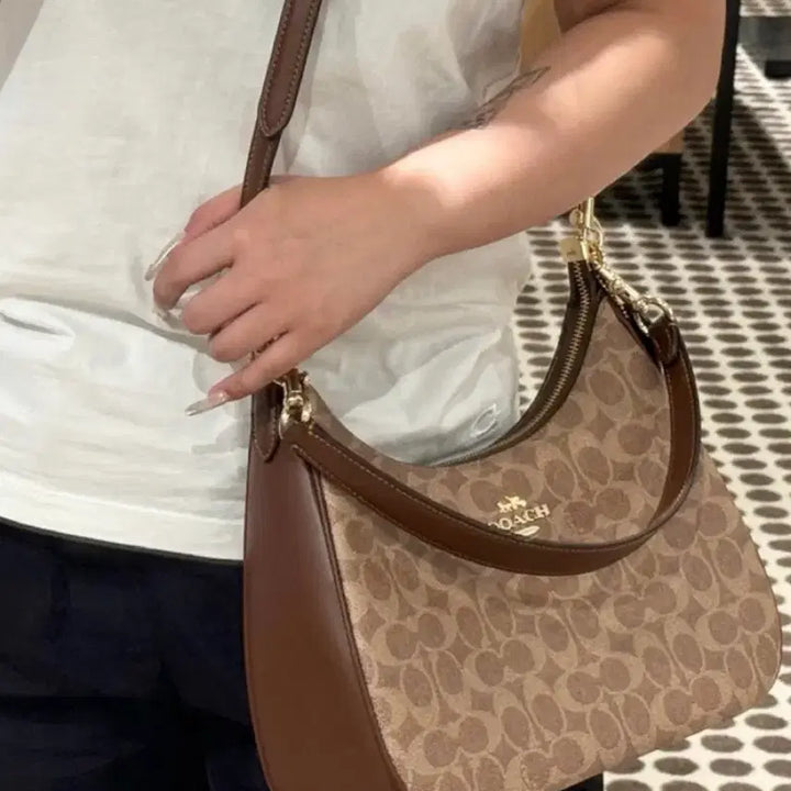 [BUNJANG] Coach Signature Shoulder Bag Brown / 코치 숄더백 시그니처 브라운