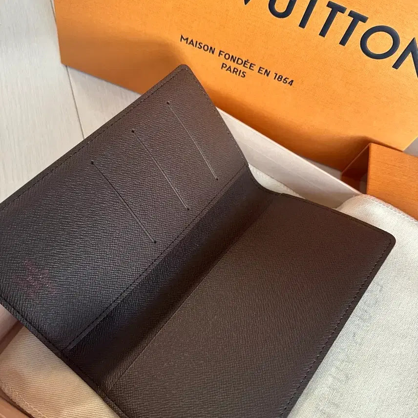 [BUNJANG] Louis Vuitton Damier Ebene Passport Holder / (새상품) 루이비통 여권지갑 다미에 에벤